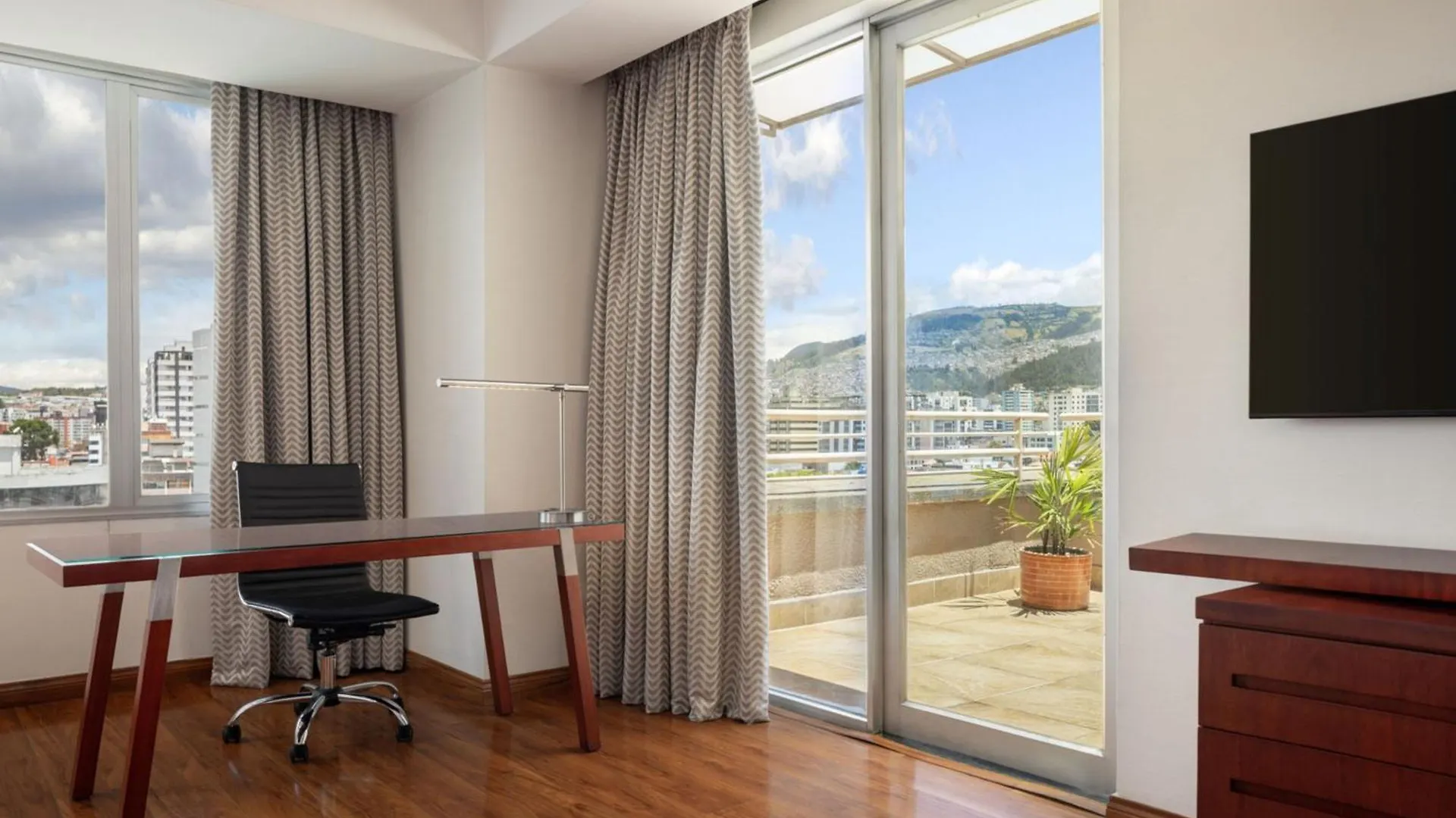 Отель Jw Marriott Кито 5*,